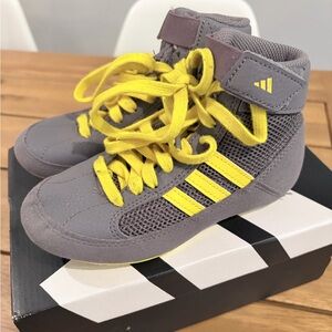 Adidas HVC 2 Youth wrestling shoes, grey/yellow, size 11
